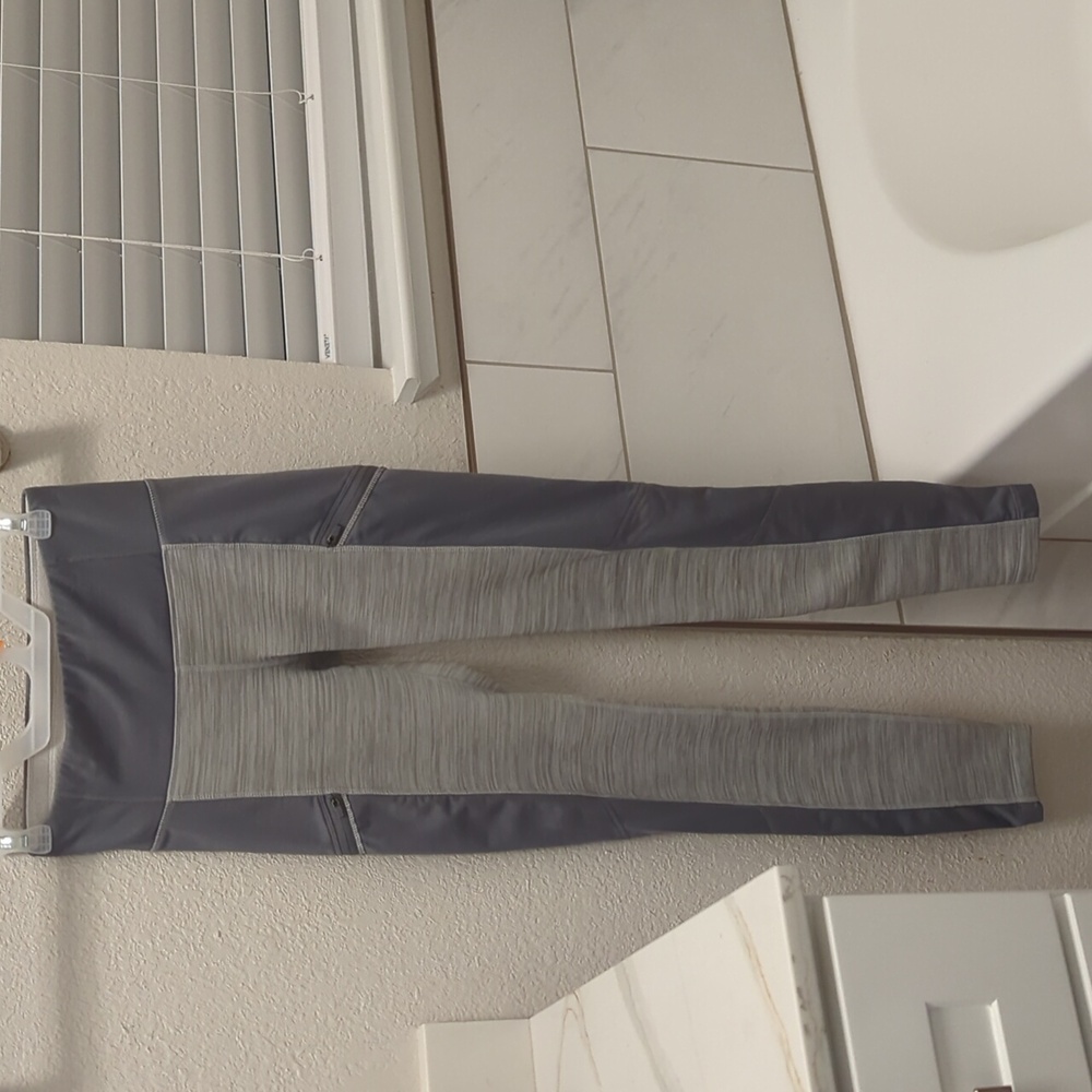 Athleta Women’s Small Tall Gray/White Fleece Lined Full Length 2 Pocket Leggings